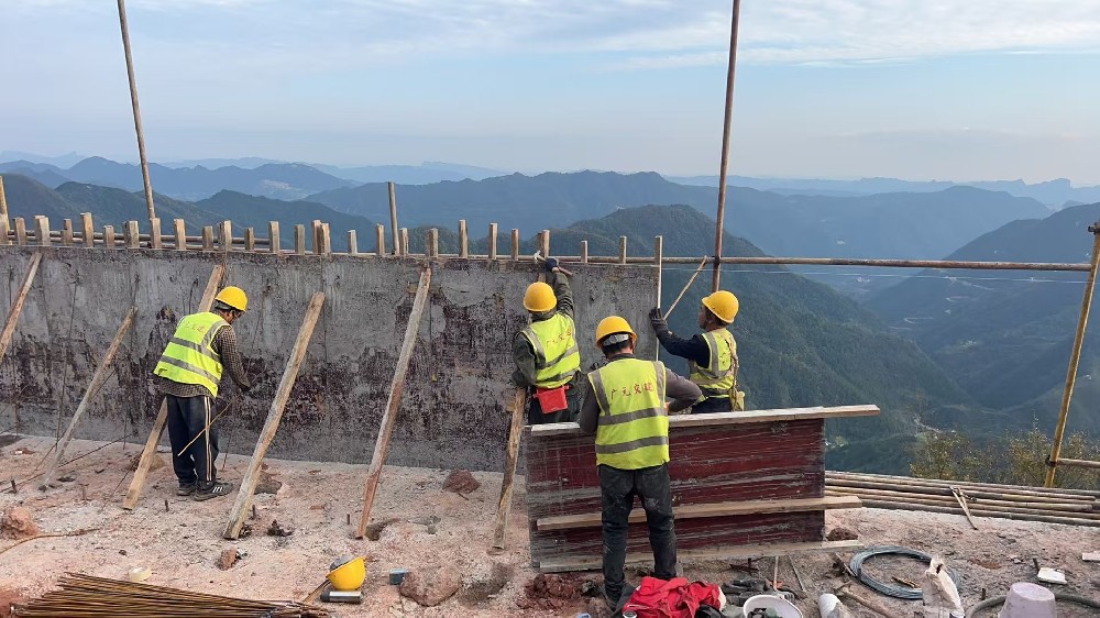 筑路修橋后，群山闊然時 ——劍閣縣下寺至利州區(qū)月壩公路項目（三個石至硝洞埡段）高質(zhì)量建設側(cè)記